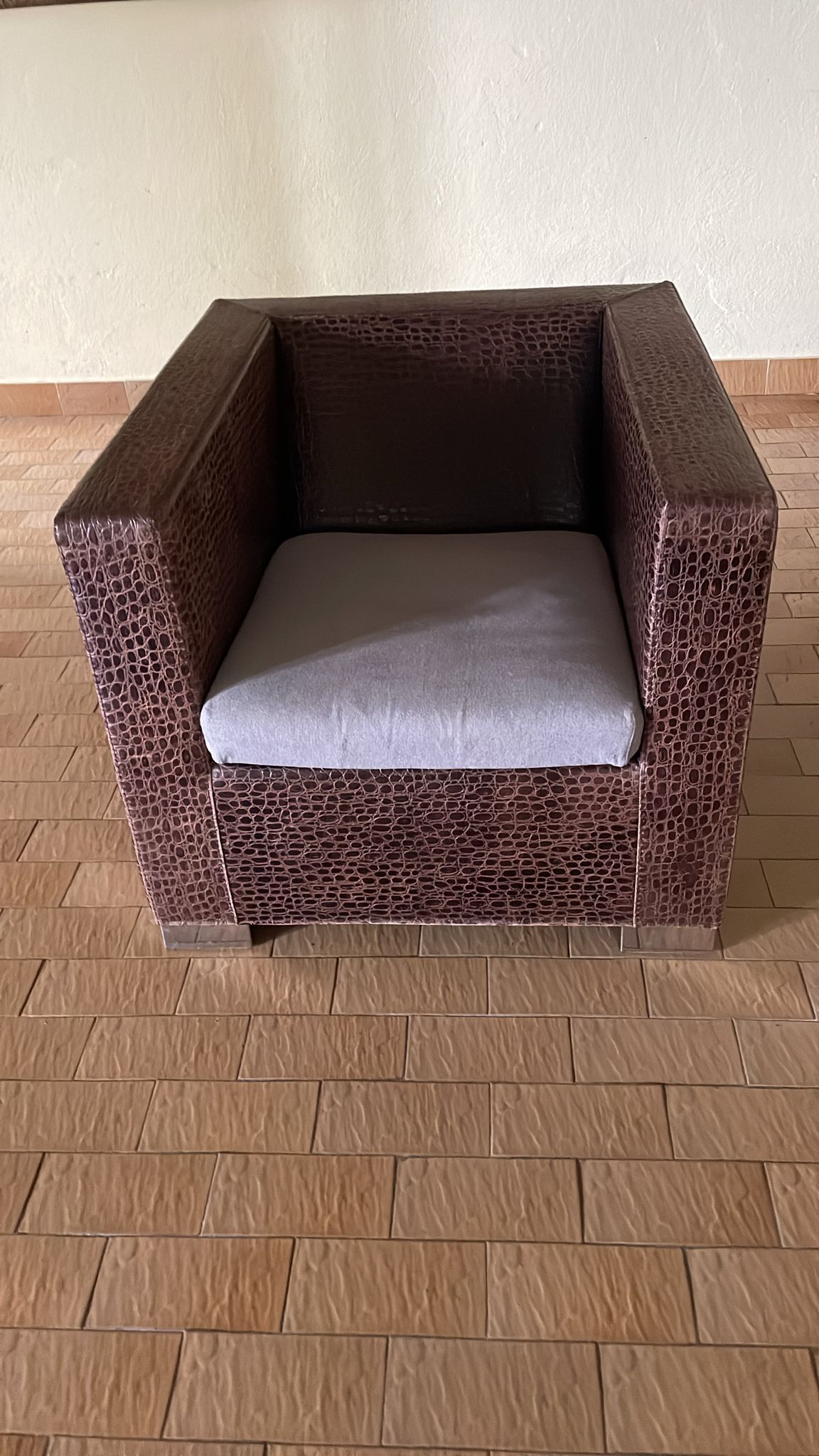 Set 2 poltrone Suitcase in pelle stampata (coccodrillo), Minotti 7