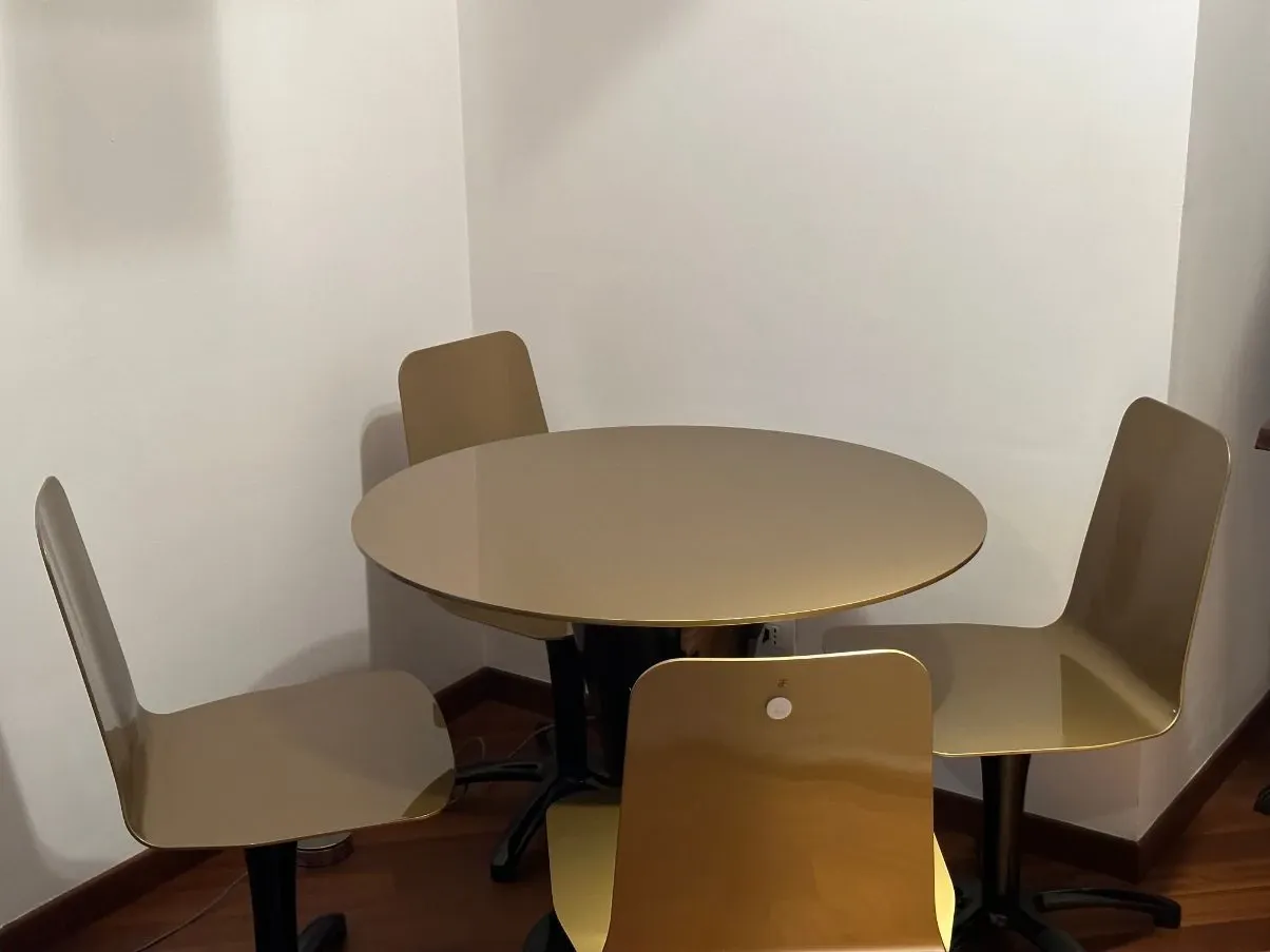 Set tavolo rotondo e 4 sedie, Altreforme 5