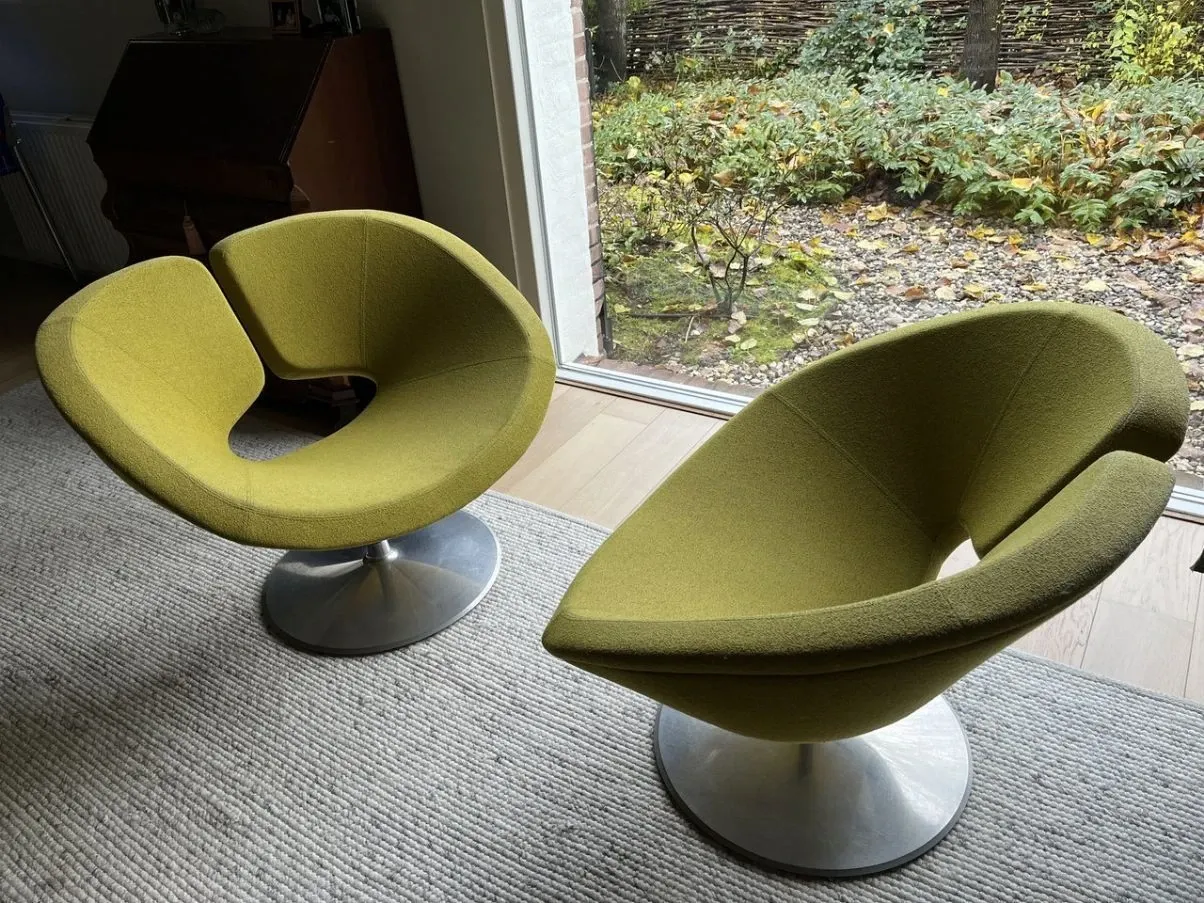 Set of 2 Little Apollo armchairs in green fabric, Artifort image