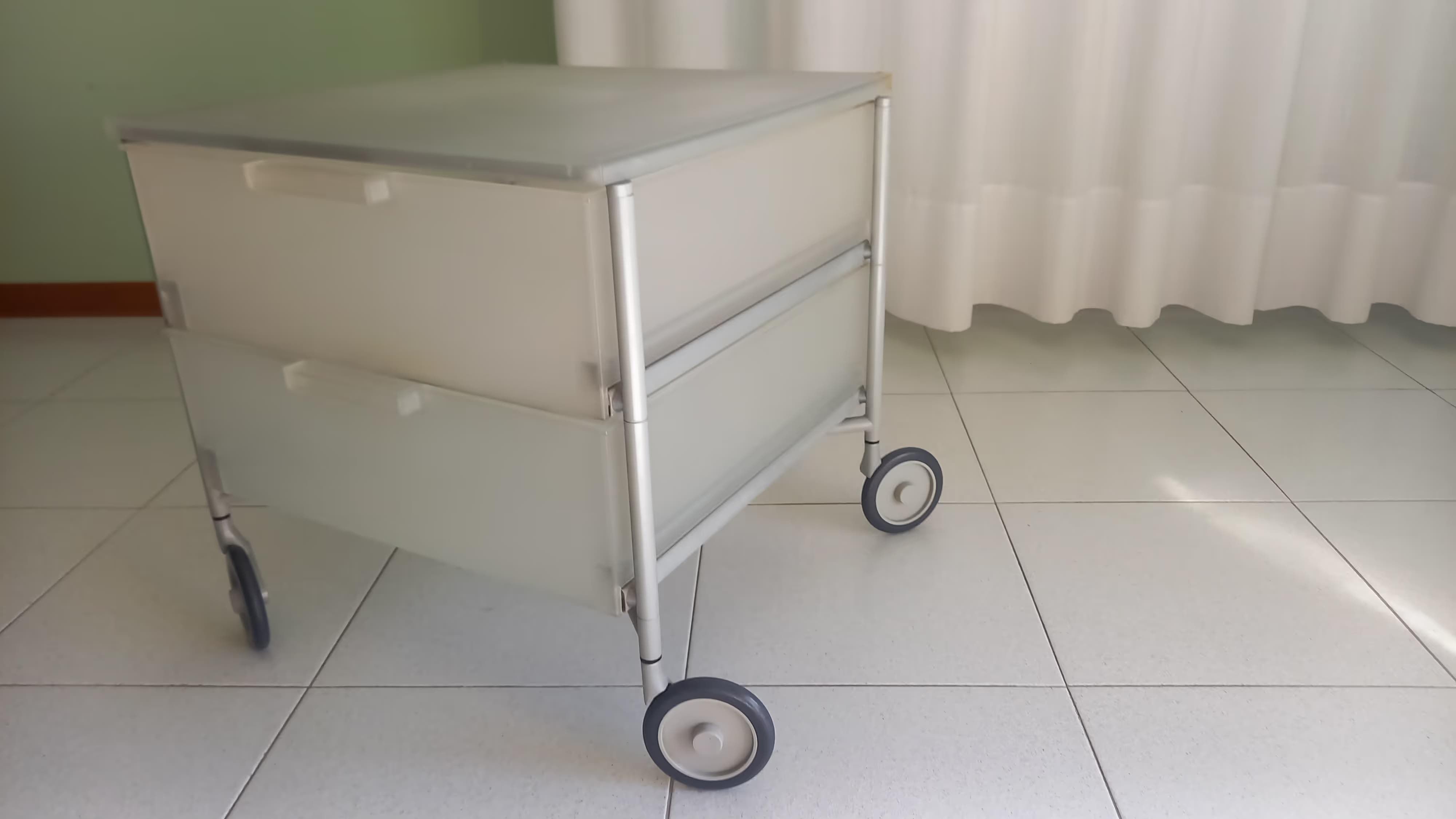 Coppia di comodini Mobil 2 di Antonio Citterio, Kartell 5