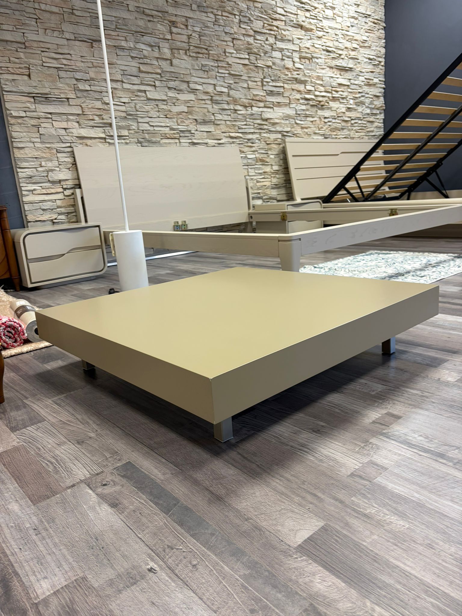 Tavolino Nautilus colore beige Brand