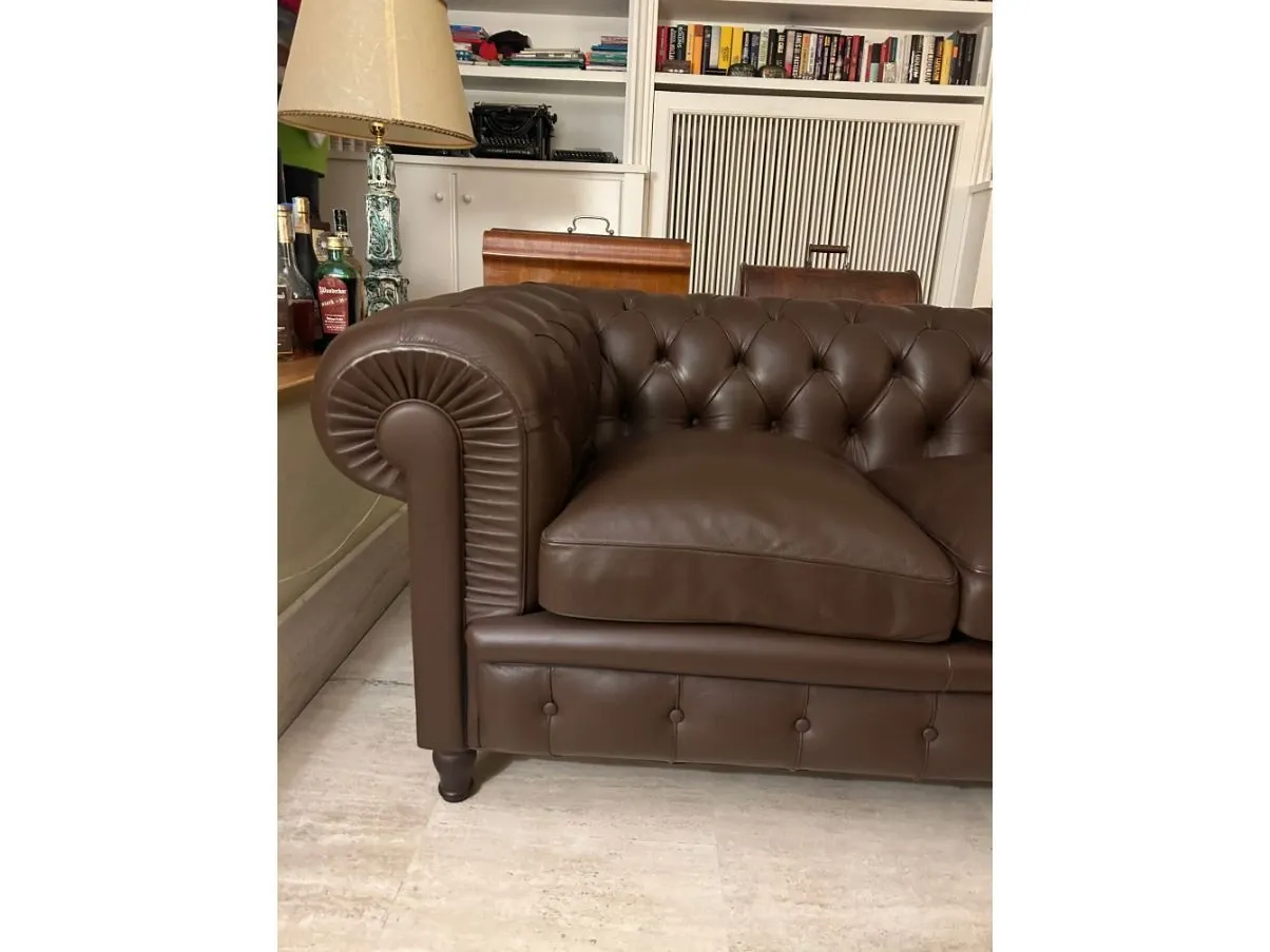 Chester 2-seater sofa in brown leather, Poltrona Frau 3