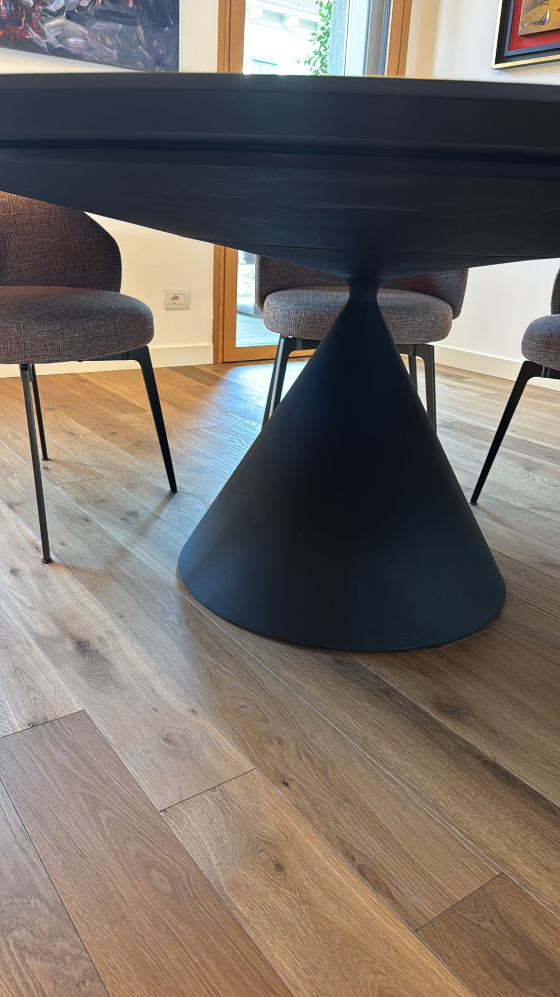 Marc Krusin Black Round Dining Table Clay 7