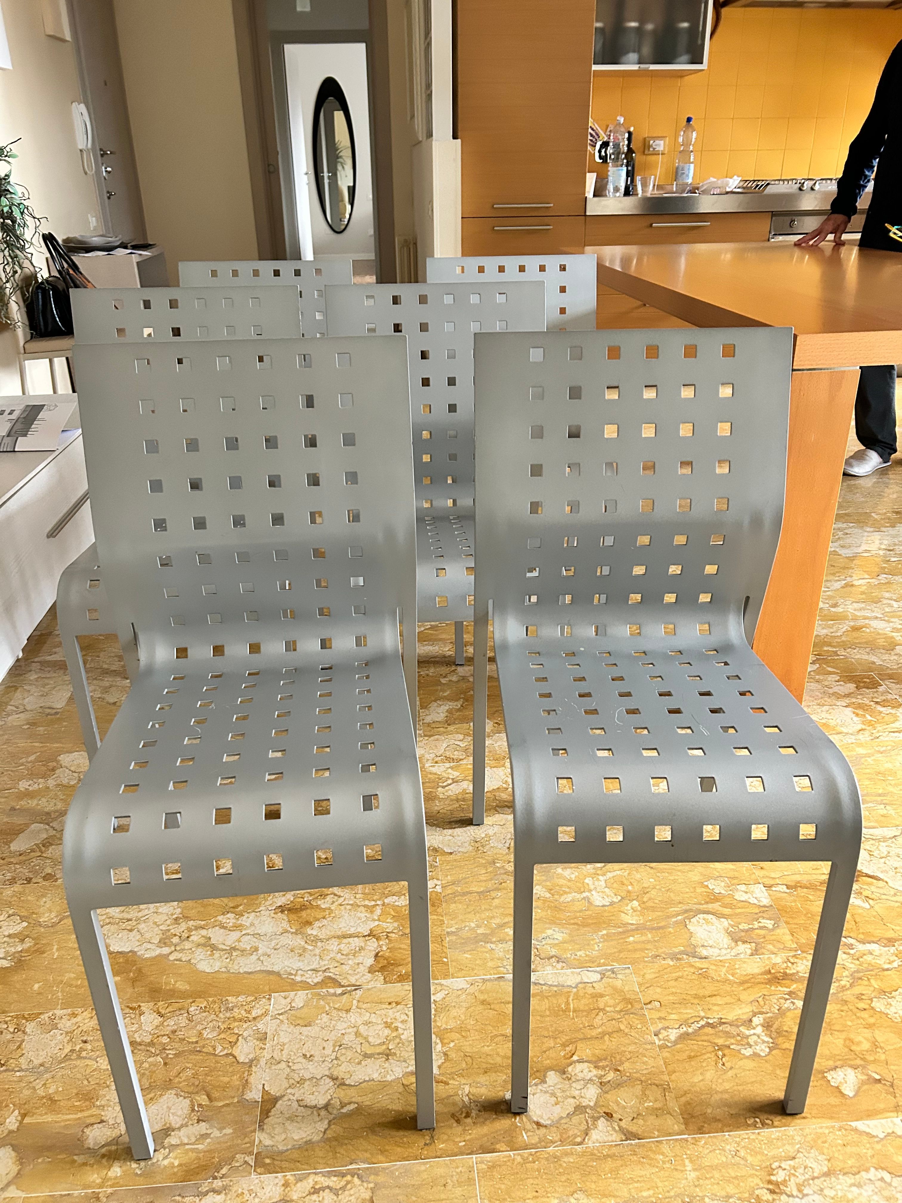 Mirandolina chair in satin grey by Pietro Arosio, Zanotta  Details