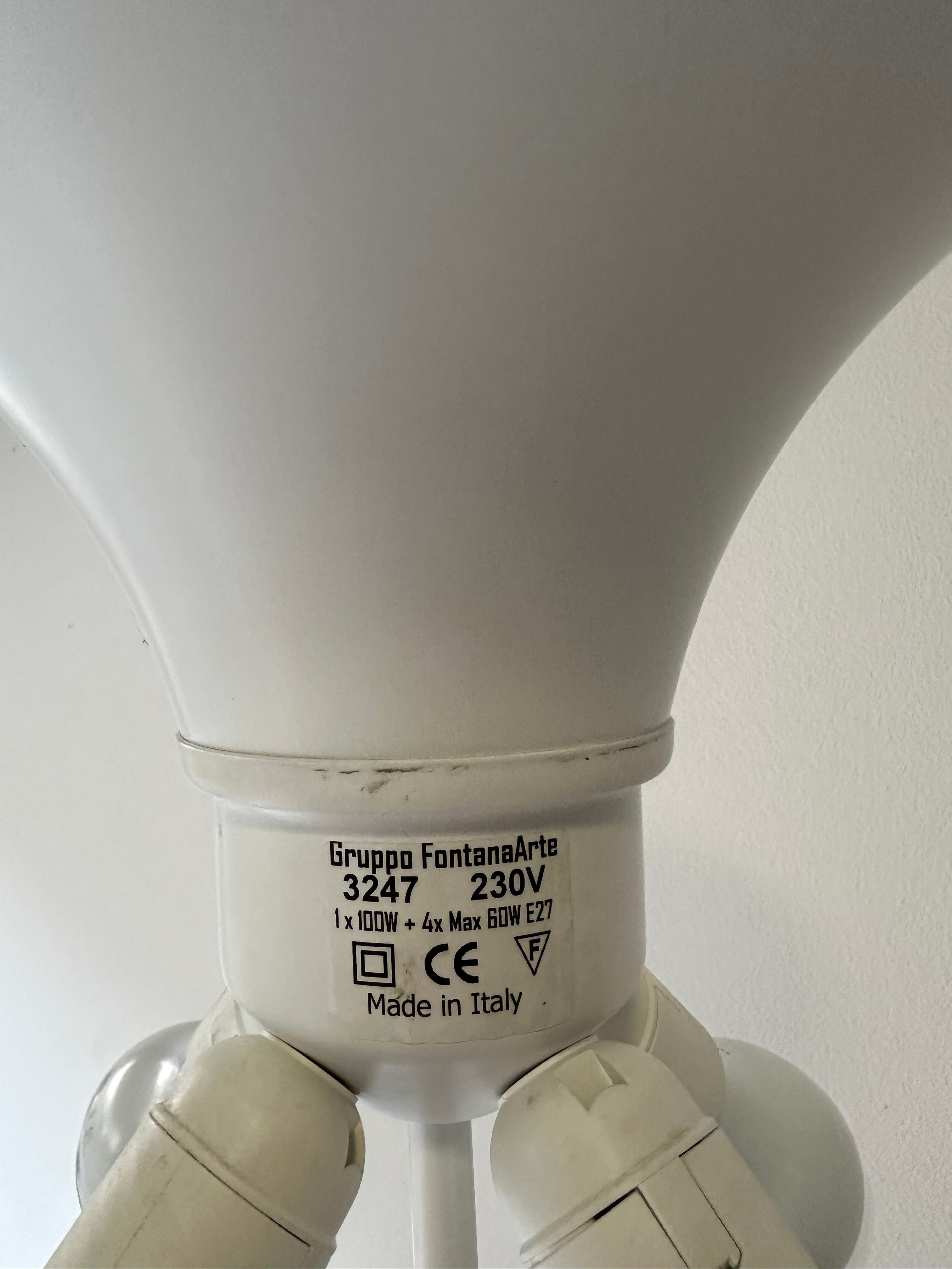 Stehlampe Modell 3247 aus Metall und Glas (50er Jahre) Brand