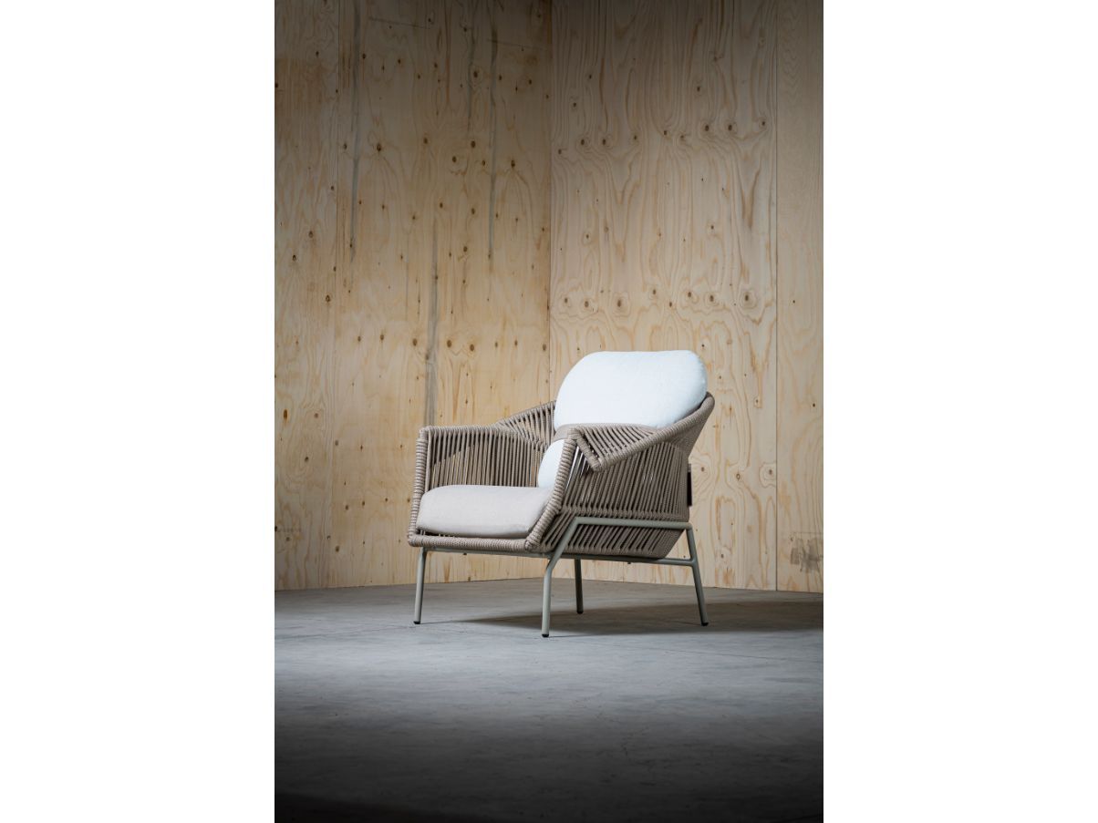 Poltrona Scala in tessuto e alluminio (beige), Livintwist 1