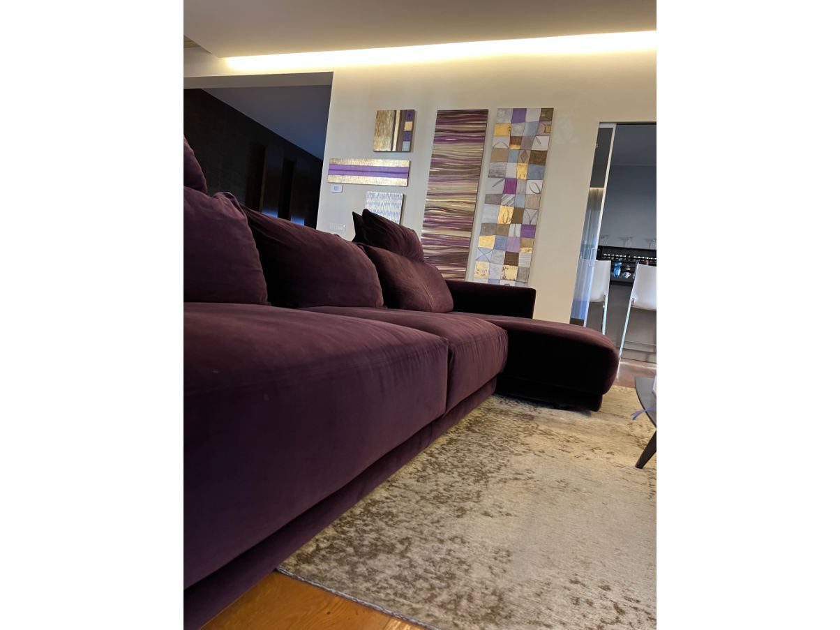 Bristol 4 seater sofa in magenta velvet, Poliform Side