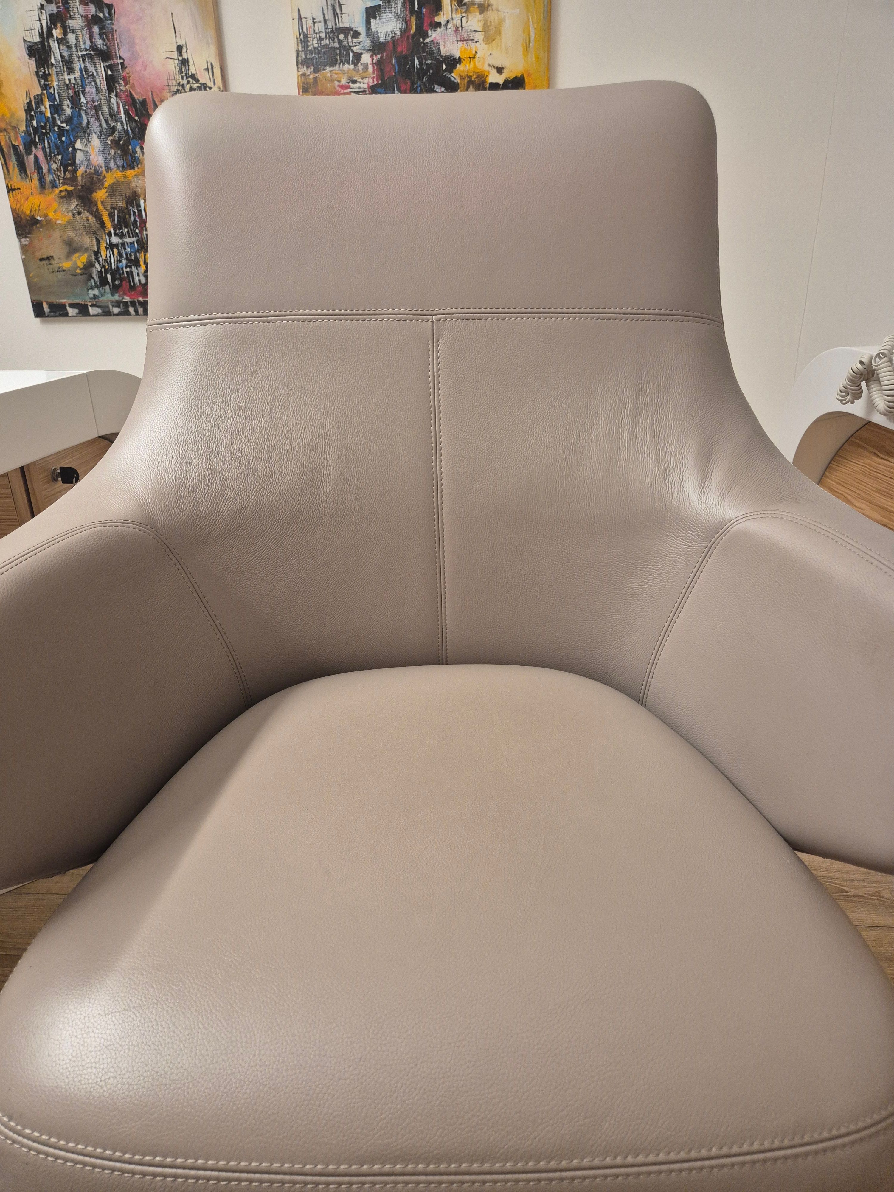 Poltrona girevole Grand Executive in pelle di Antonio Citterio Defects