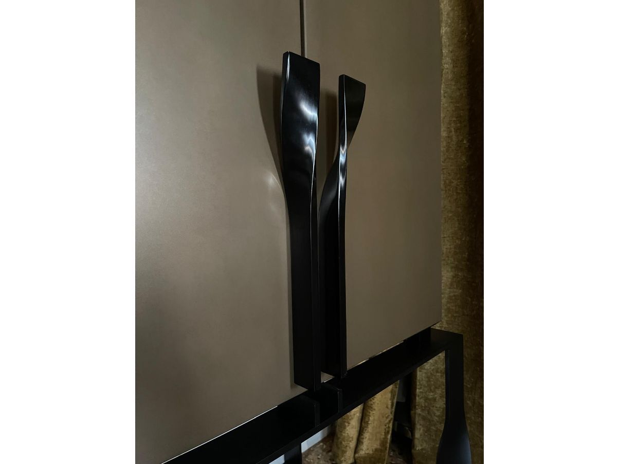 Bricola cabinet with internal wooden mirrors Details