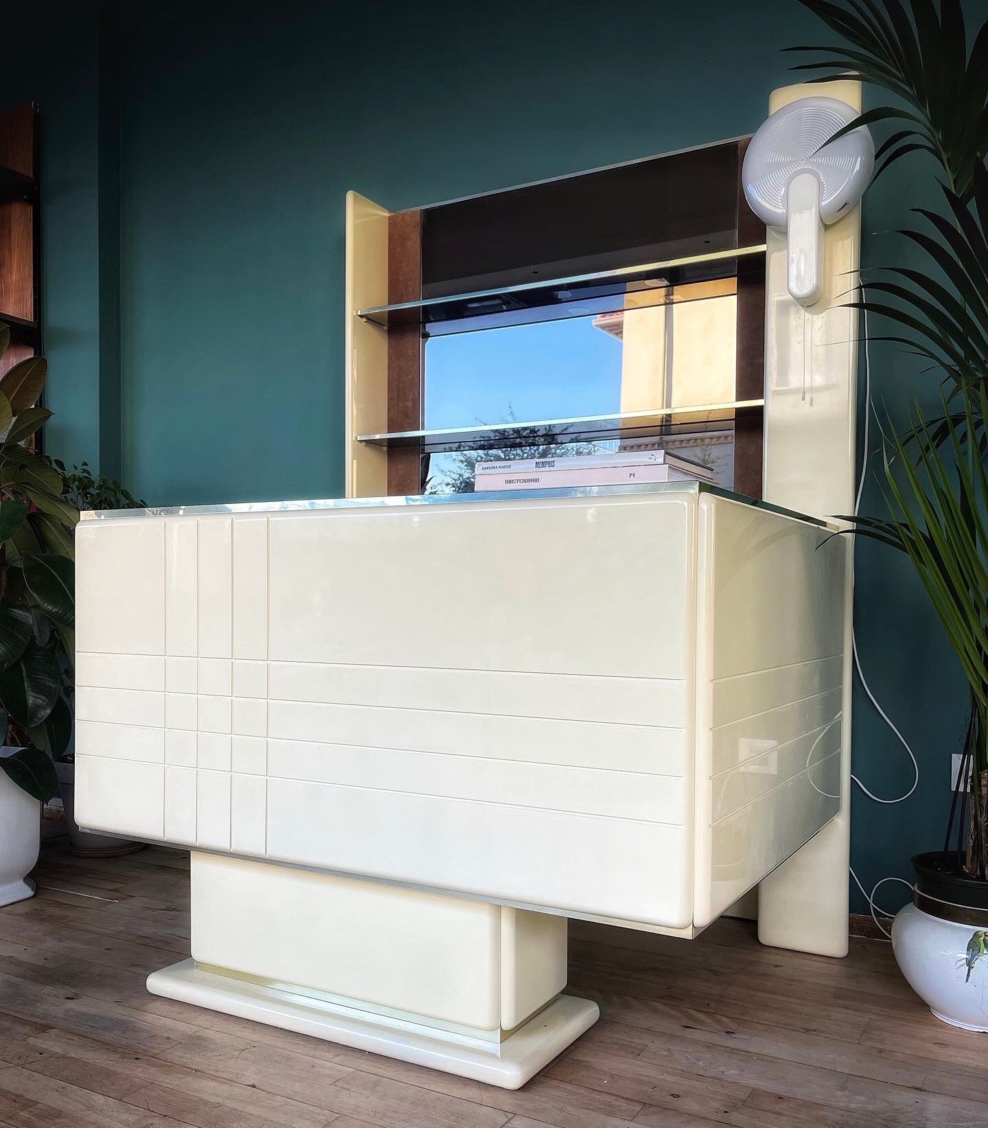 White lacquered wood bar cabinet (70s), iGuzzini Side