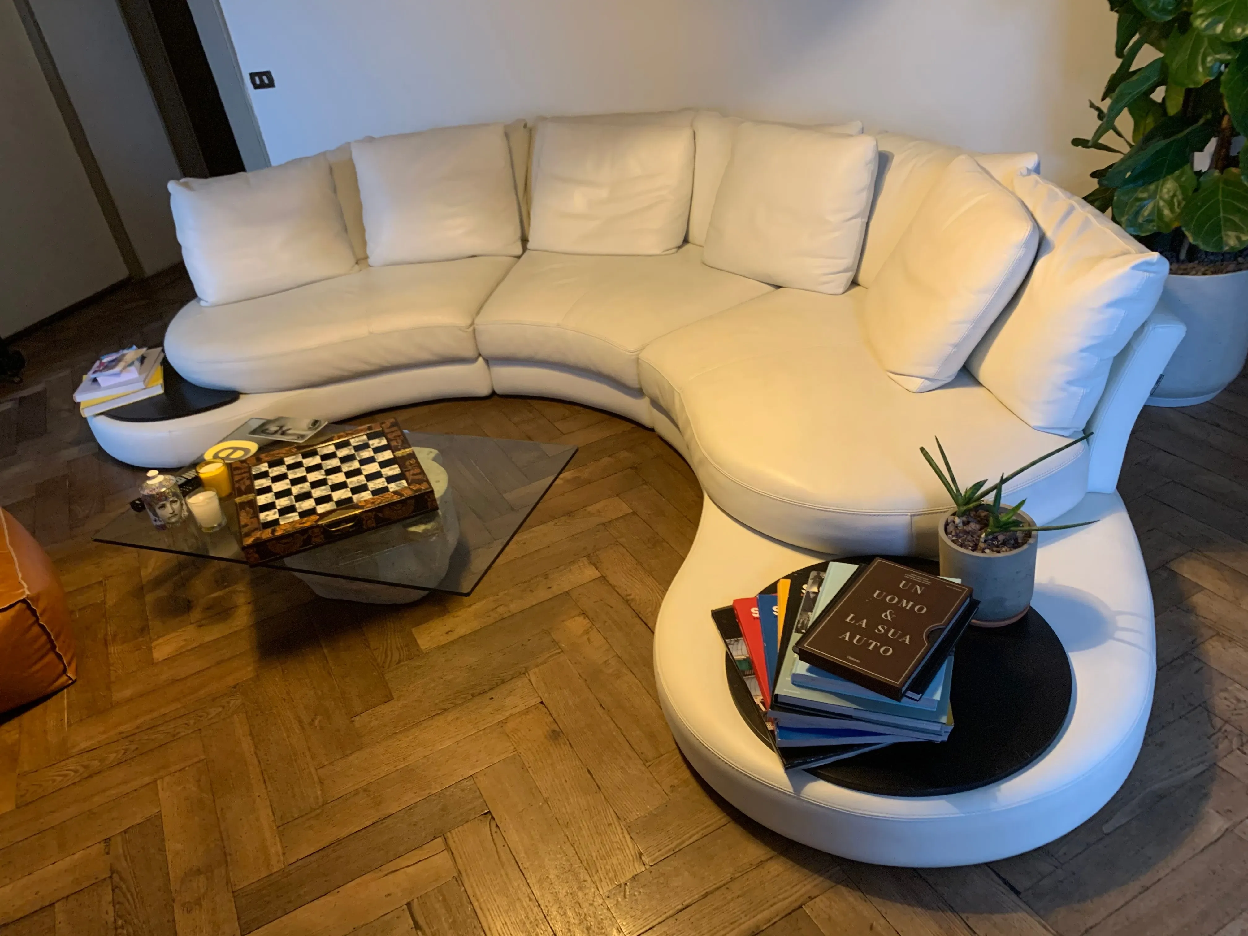 Semicircular three-module white leather sofa, Roche Bobois 5