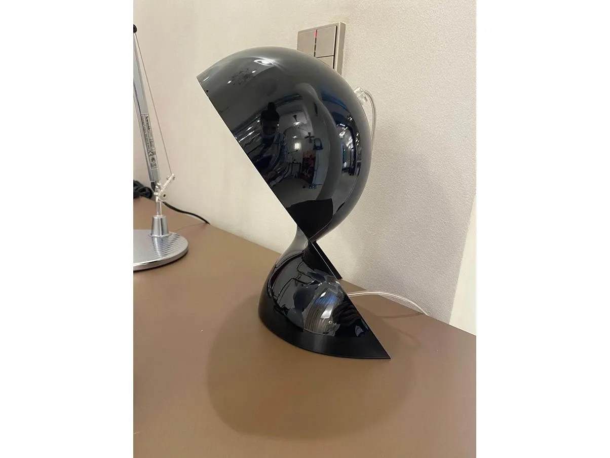 Lampada da tavolo Dalù di Vico Magistretti (nero), Artemide 2