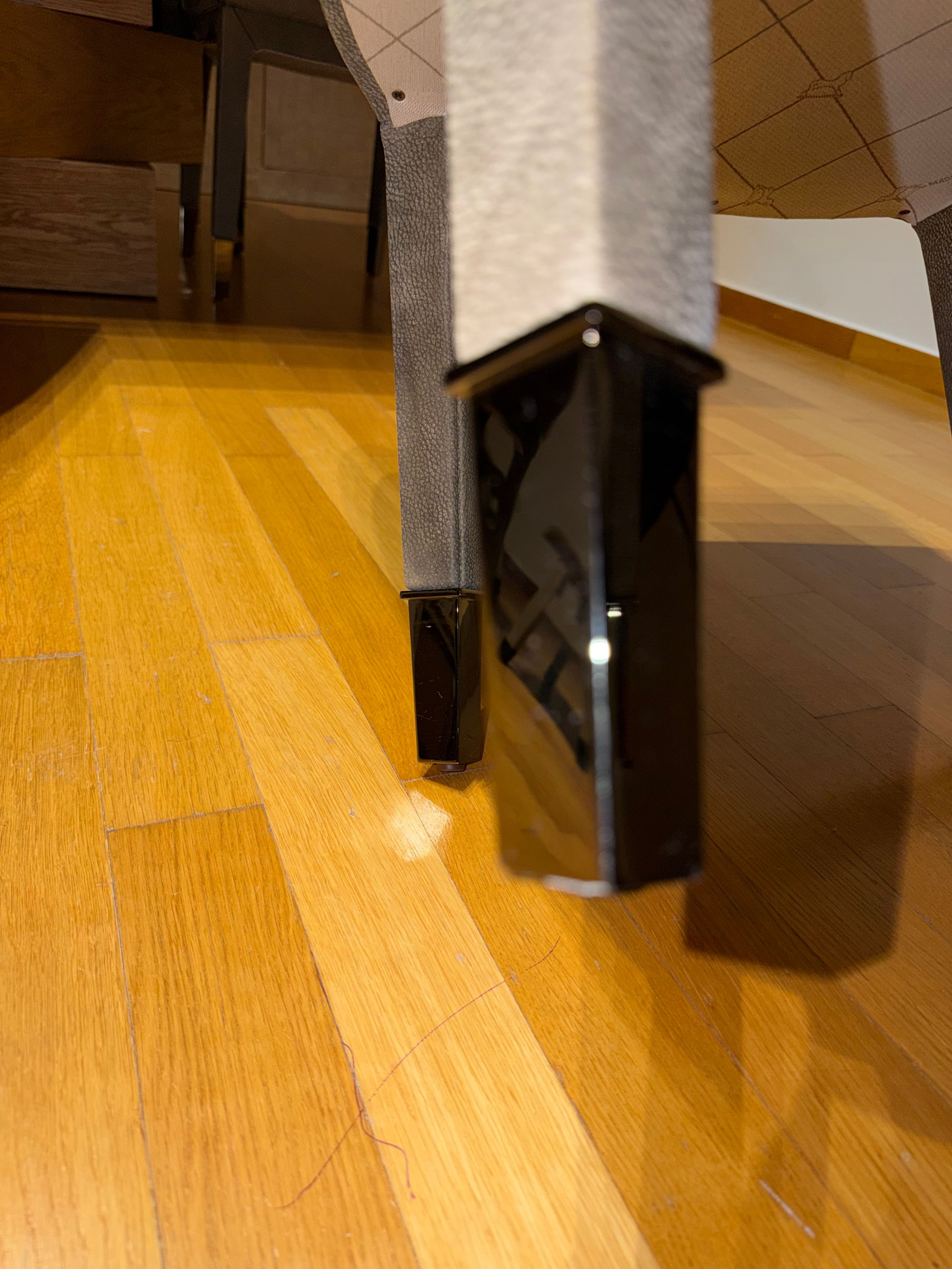 Set of 8 Manta Low leather dining chairs (grey) Details