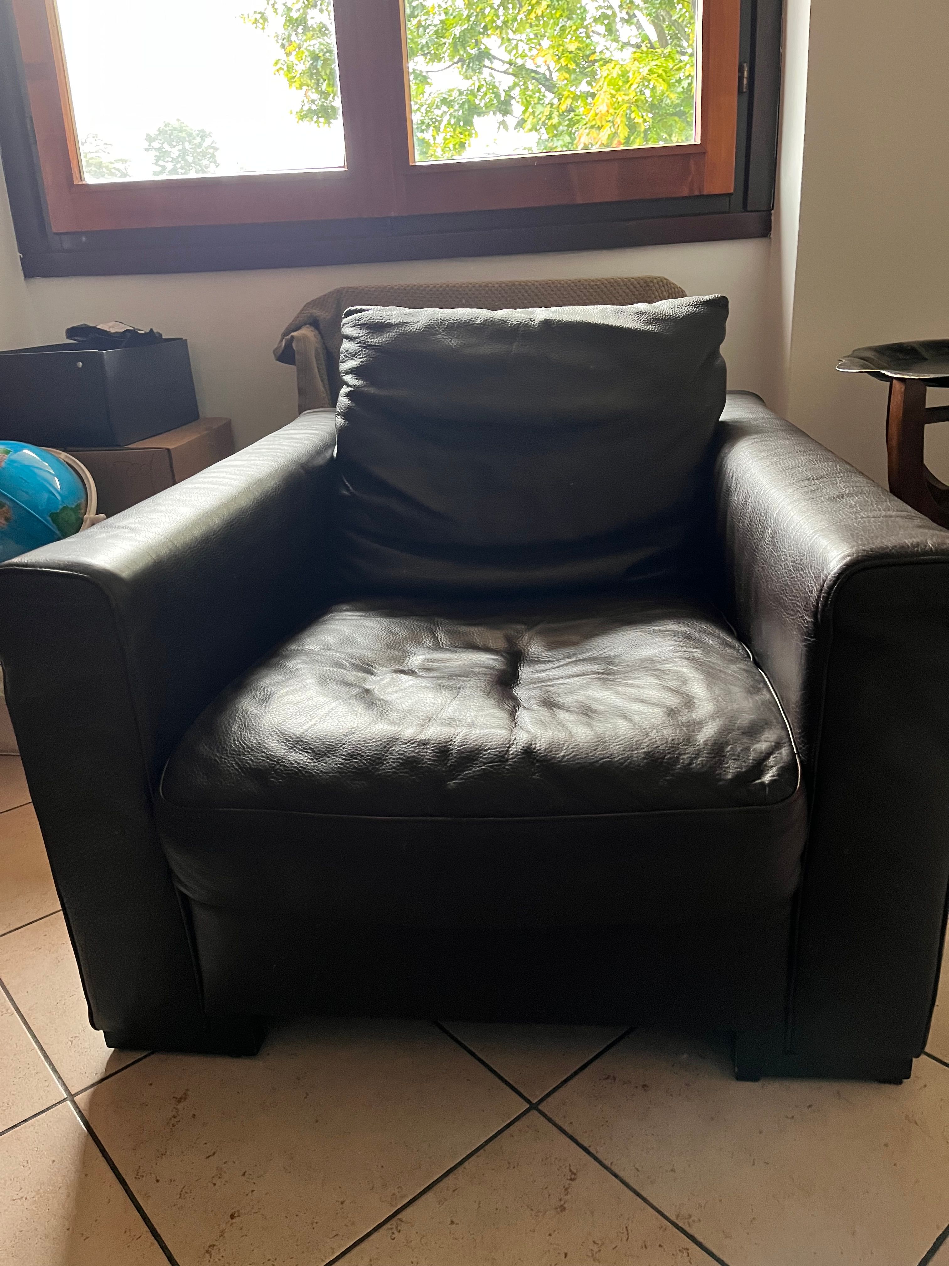 Set di 2 poltrone imbottite in plastica nero/cromo Logart | Maisons du