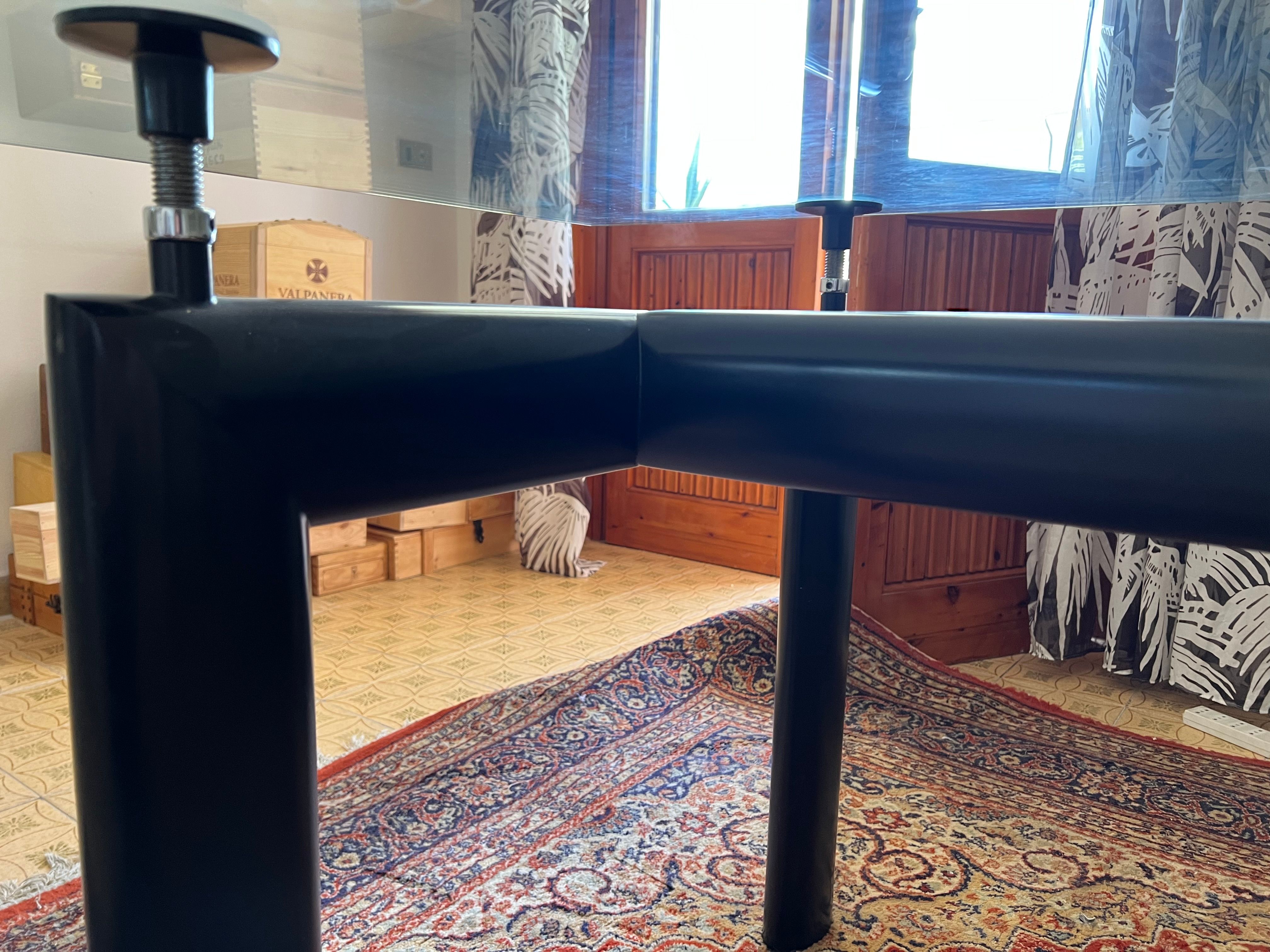 Le Corbusier LC6 Rectangular Glass Dining Table Details