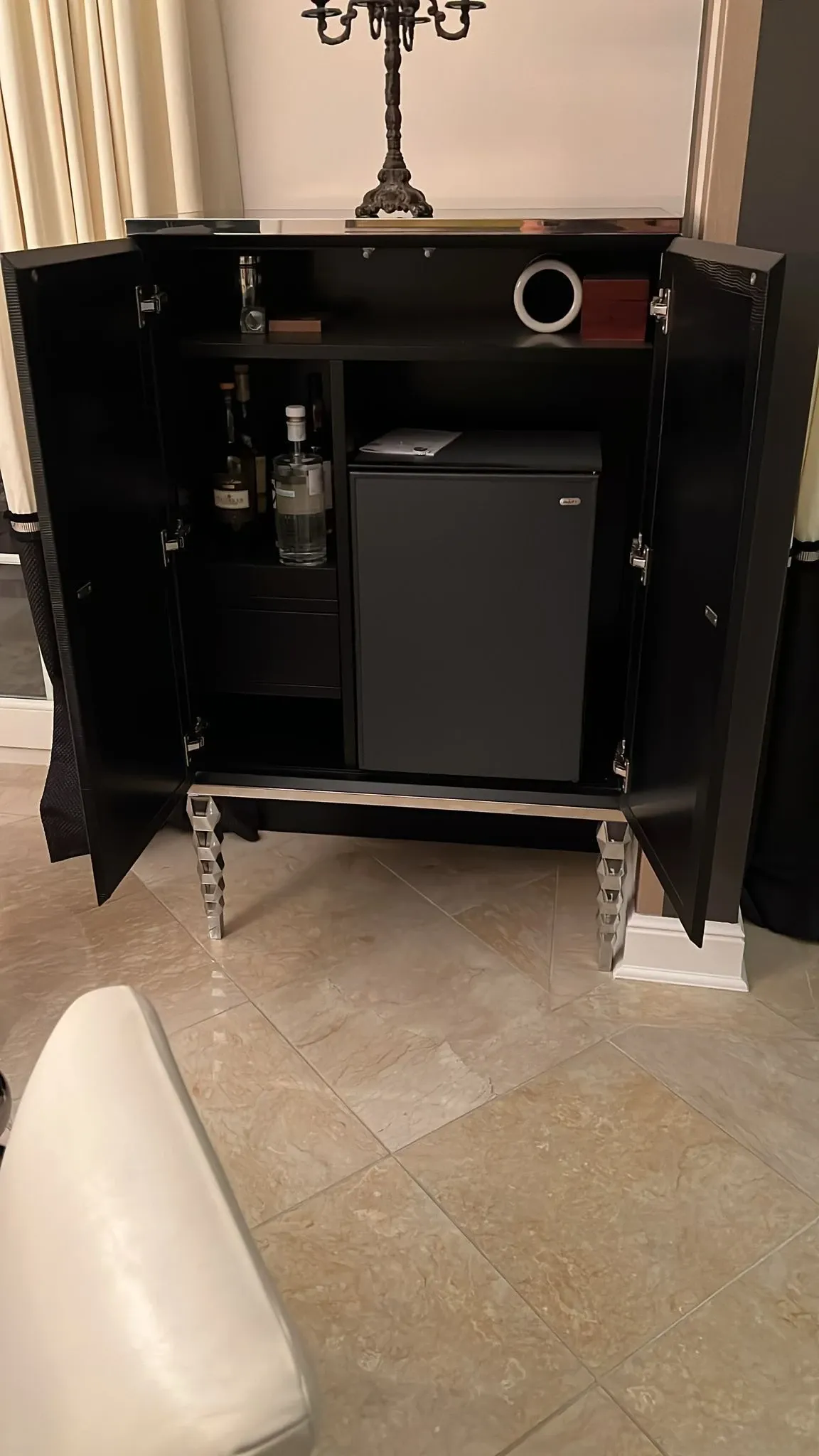 Visionnaire Aurora bar cabinet  1