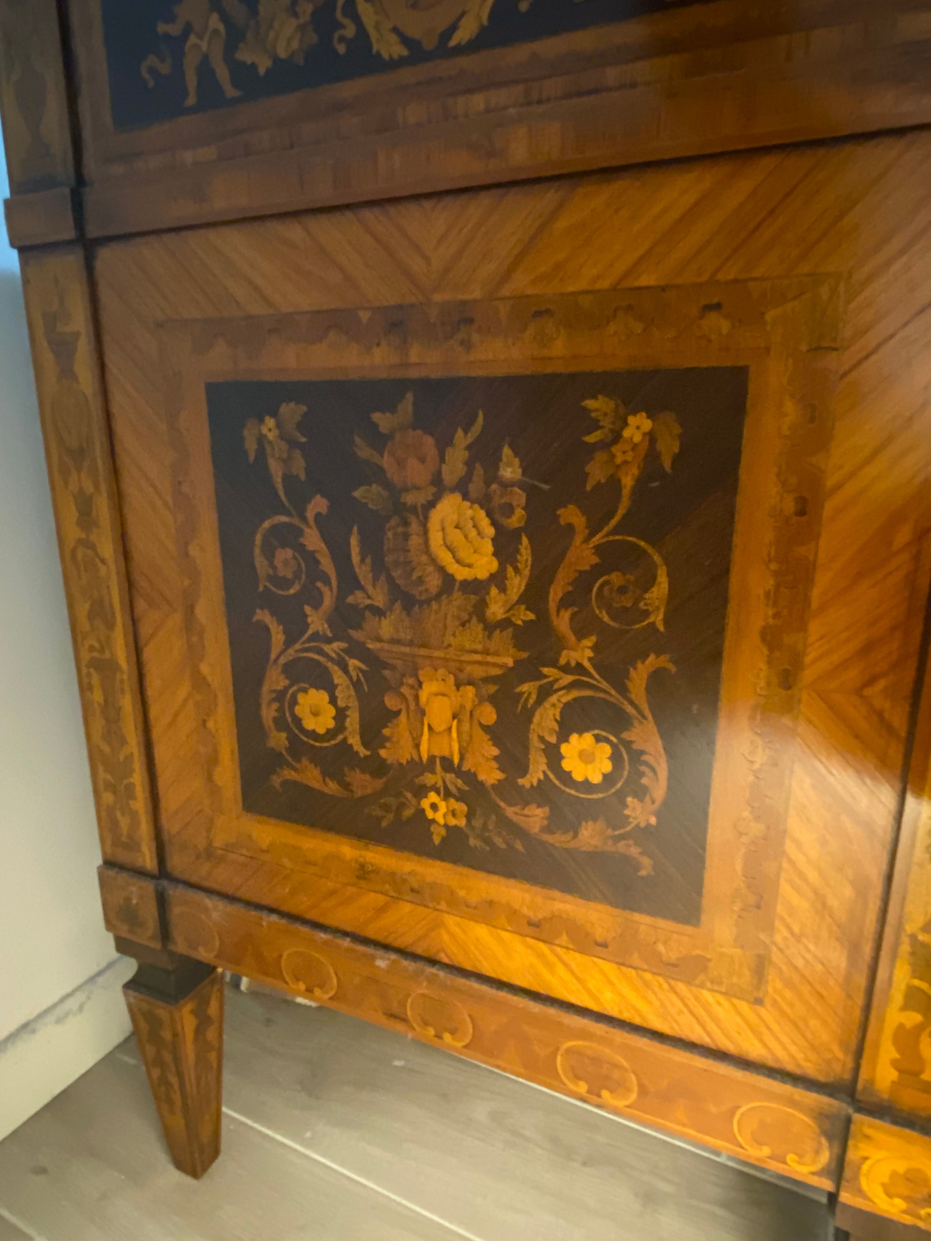 Commode décorée en noyer et en bois de cerisier (XIXe siècle) Brand