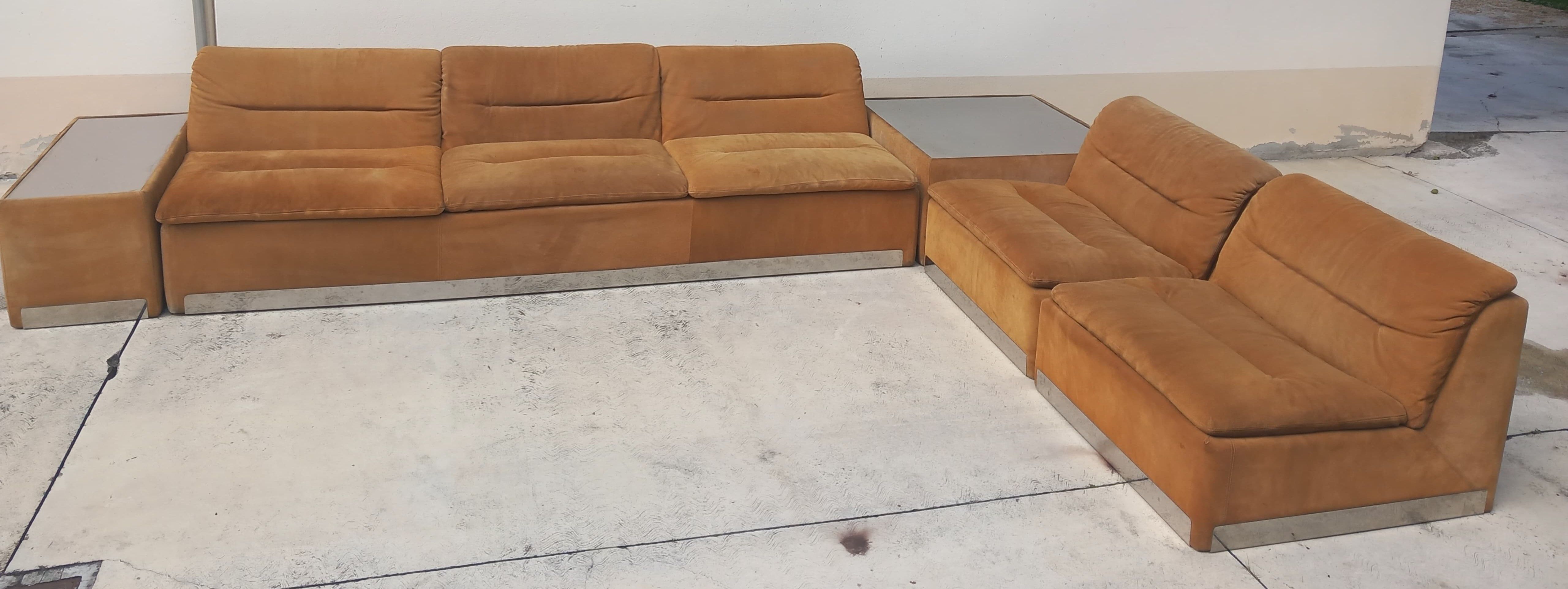 Modulares Ecksofa mit seitlichen Tischen Vorschläge (70er Jahre) Front