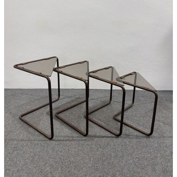 Set di 4 tavolini componibili in metallo e vetro (anni '60), image