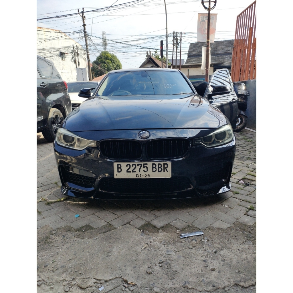 2012 BMW 3 SERIES 320I SPORT Sisi Depan