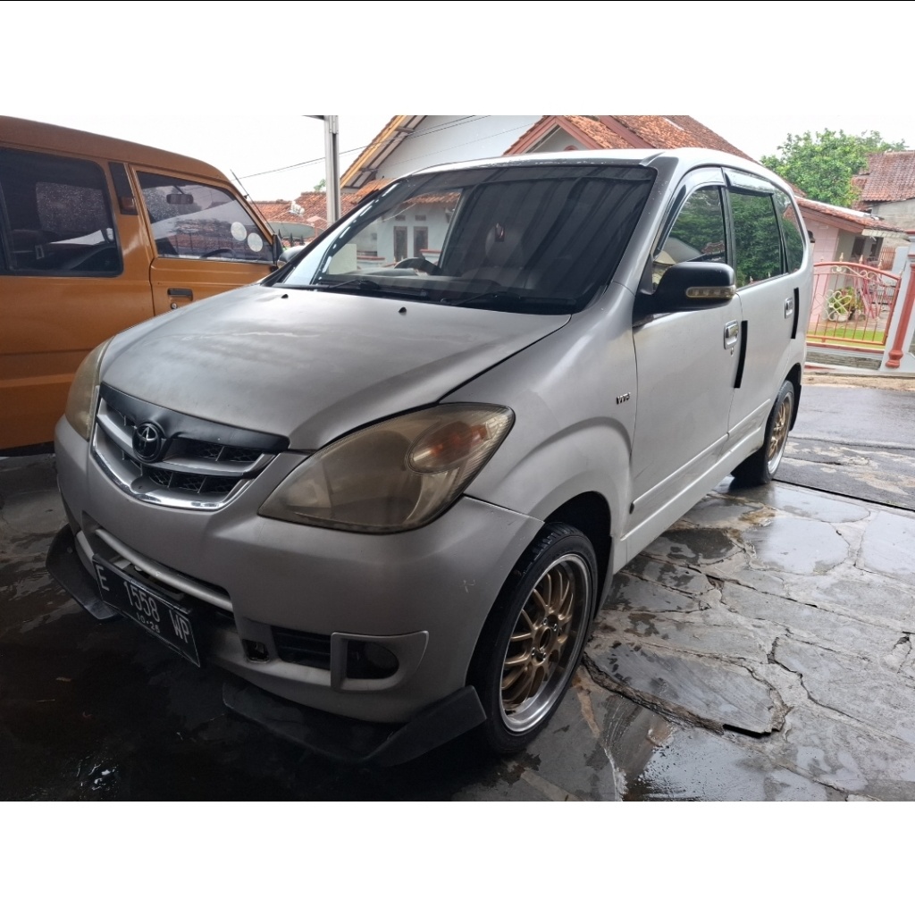 Sisi Depan Serong Kiri