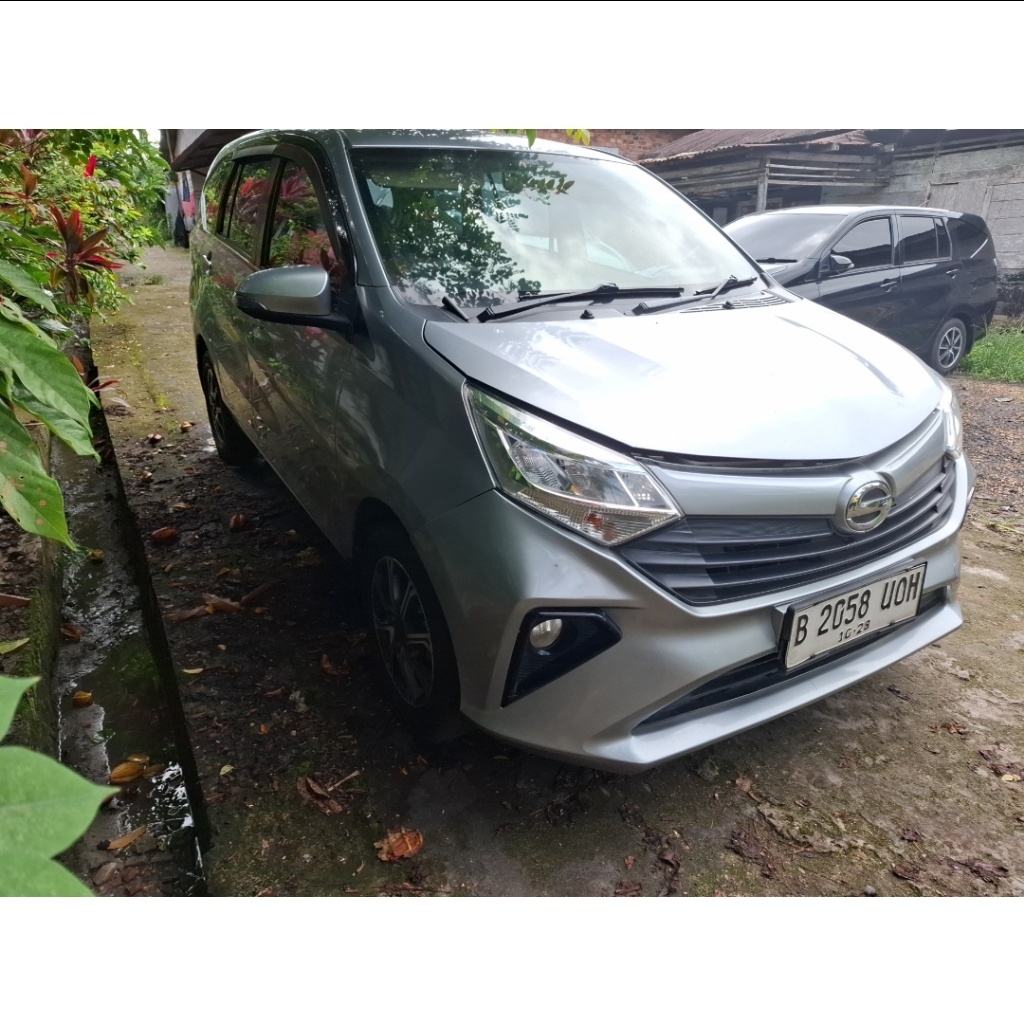 DAIHATSU SIGRA R Sisi Depan Serong Kanan