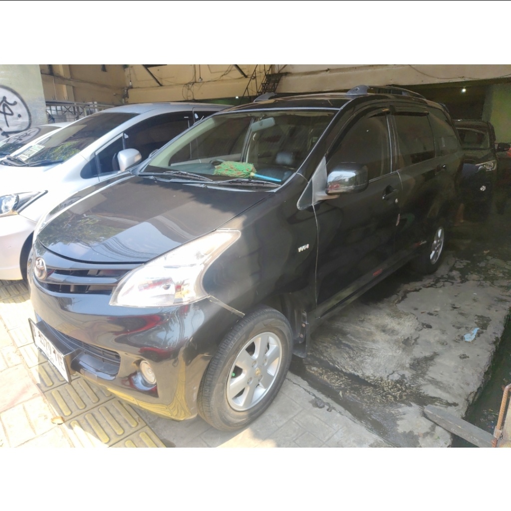 Sisi Depan Serong Kiri
