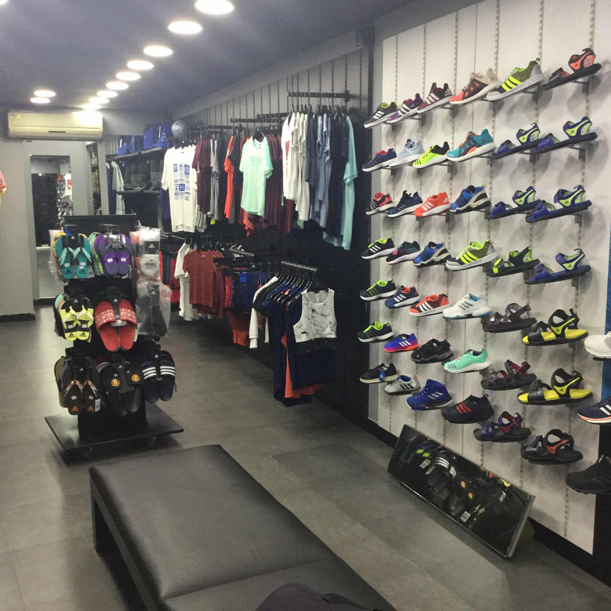 reebok factory outlet zirakpur