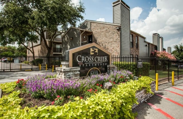 Cross Creek Apartment Dallas
