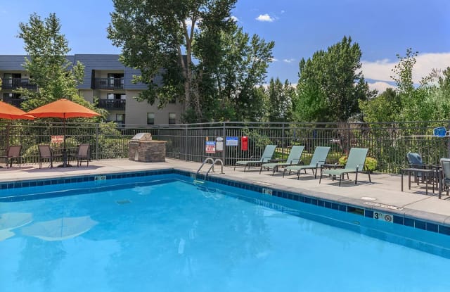 Retreat at Water’s Edge Apartment Denver