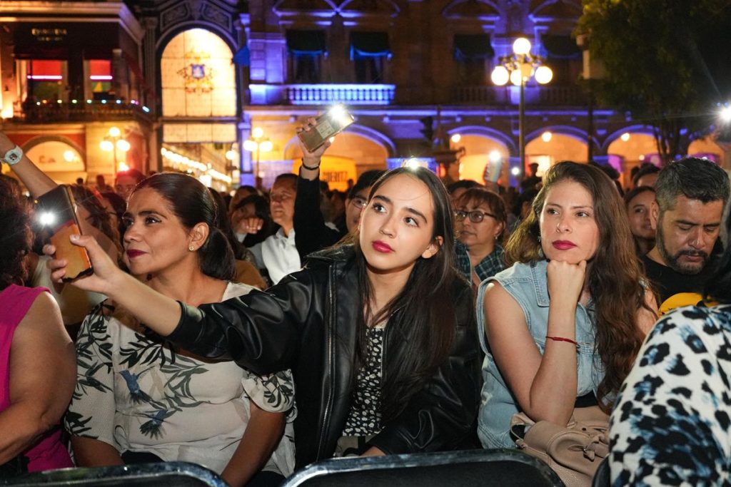 ayto-pue-imacp-zocalo-entre-velas