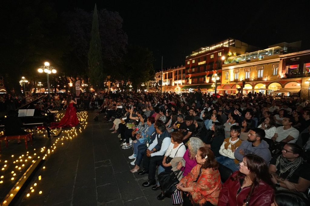 ayto-pue-imacp-zocalo-entre-velas