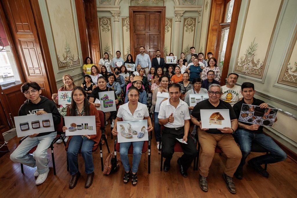 ayto-pue-entrega-imagenes-artesanos-productores