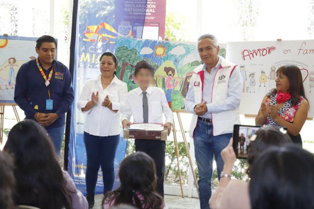 La Familia es Amor