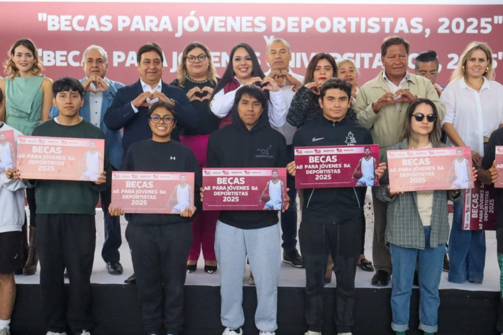 Entrega de Becas para Jóvenes Universitarios y Jóvenes Deportistas 2025