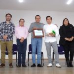 this is an alt image