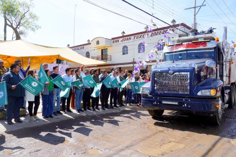 Tras 17 años de abandono, gobierno de Juan Manuel Alonso inició pavimentación en la carretera de San Juan Tuxco