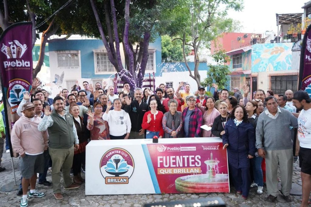 Ayuntamiento de Puebla moderniza la fuente del parque de Xanenetla con iluminación renovada y trabajos hidráulicos