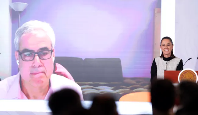 Sheinbaum anunciará a finales de agosto una propuesta para regular las redes sociales y el uso de celulares en las escuelas