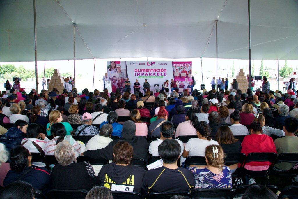Entrega Ayuntamiento de Puebla más de 12 mil despensas en San Felipe Hueyotlipan