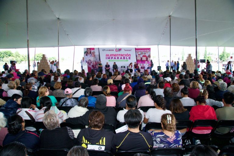 Entrega Ayuntamiento de Puebla más de 12 mil despensas en San Felipe Hueyotlipan