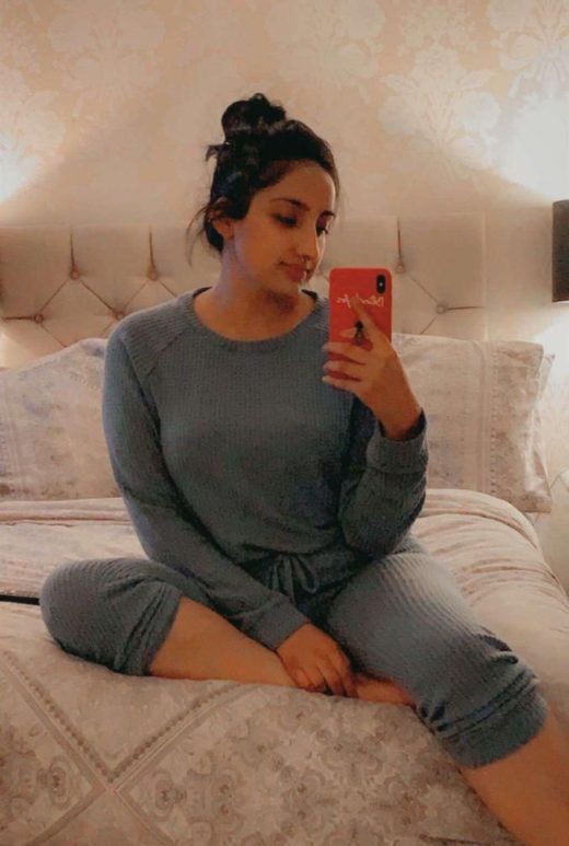 Sexy Muslim NRI Girl Ke Nude Selfies Leaked