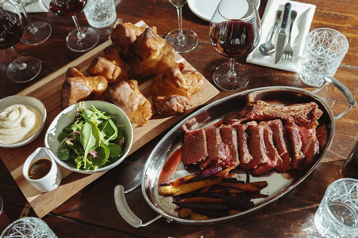 Hunter's Head Tavern — food and dining
