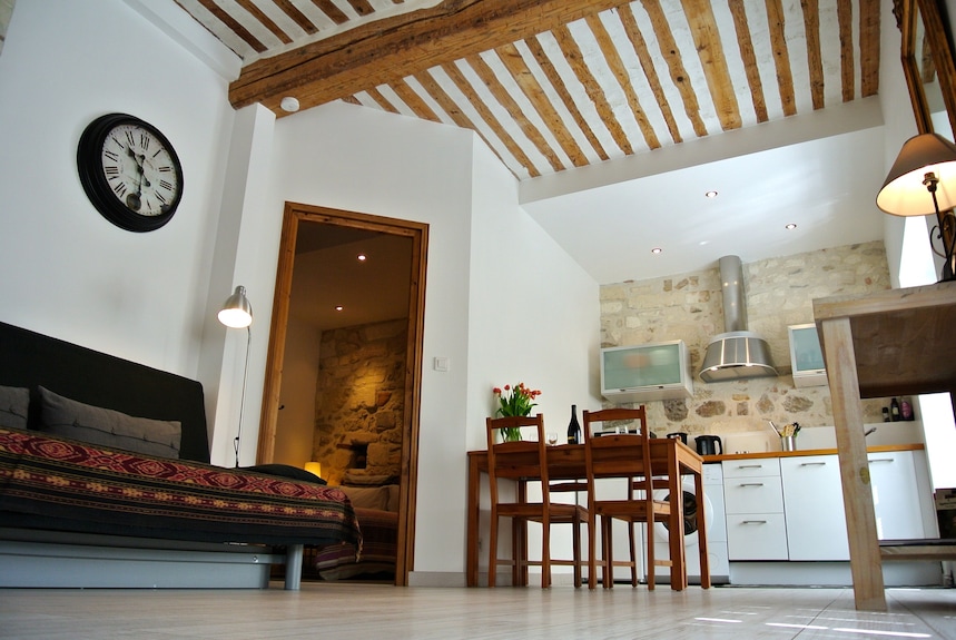 Charming apartment inside the old walls of Avignon — hotel
