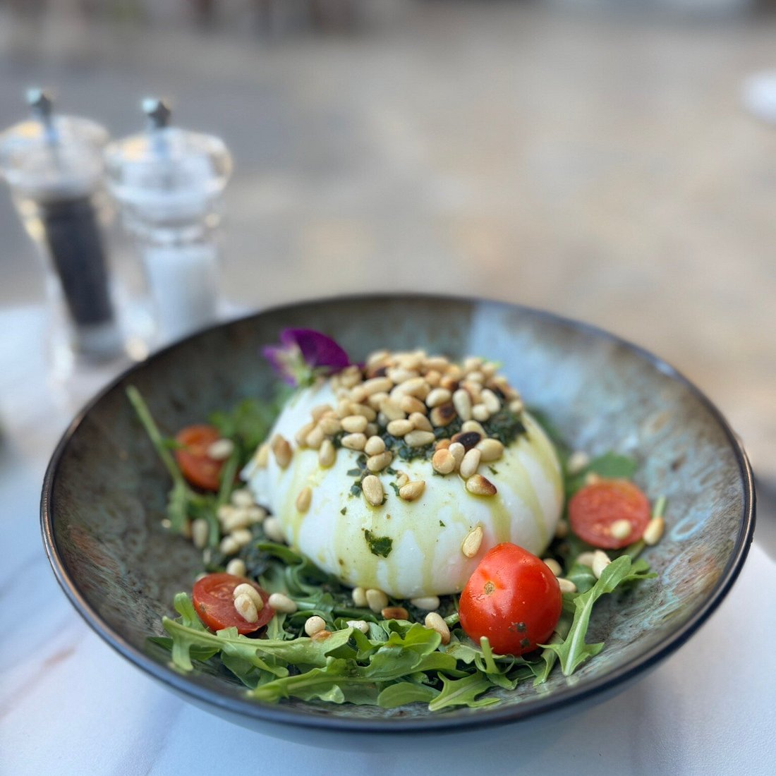 Lili's | Brunch & Cocktails — food and dining