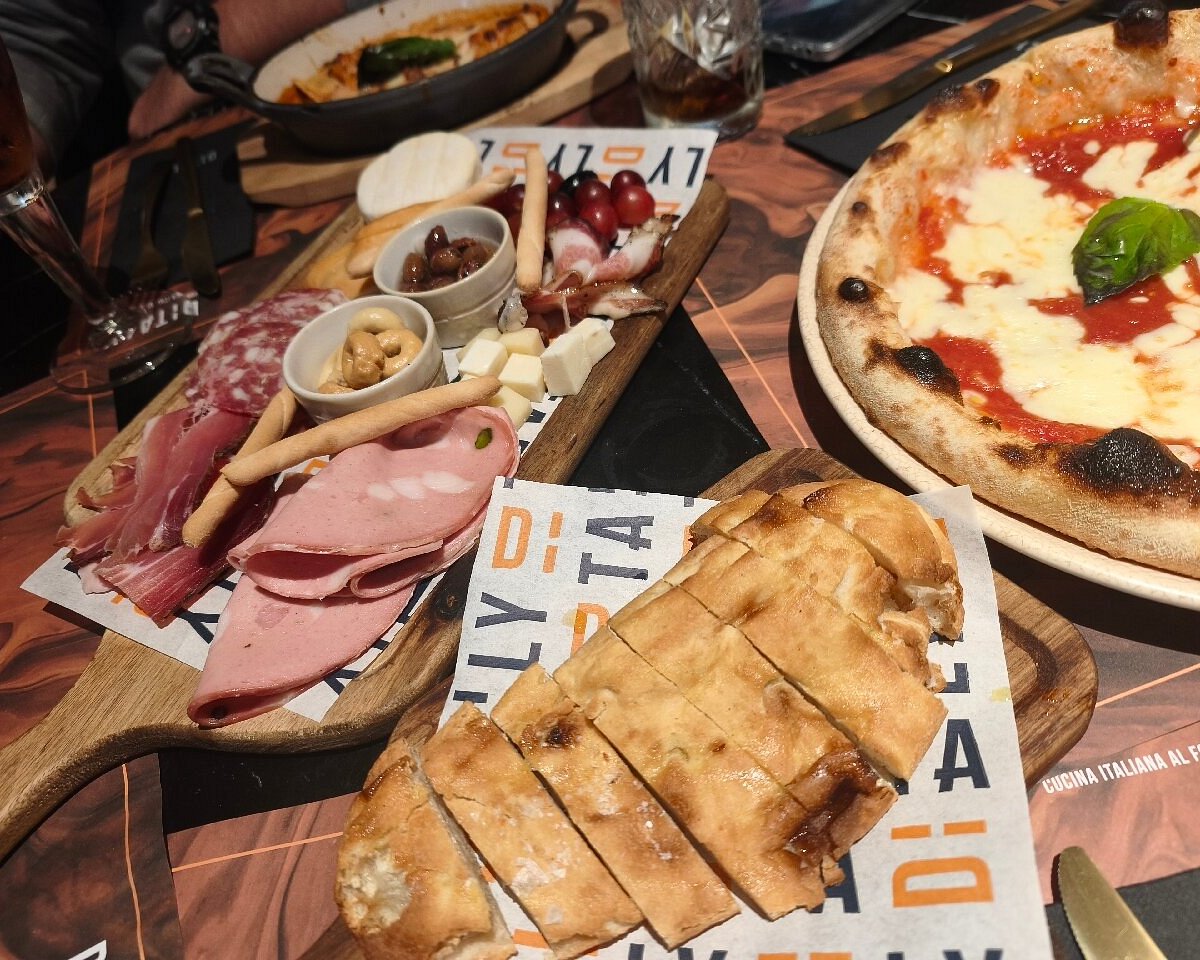 DITALY — food and dining