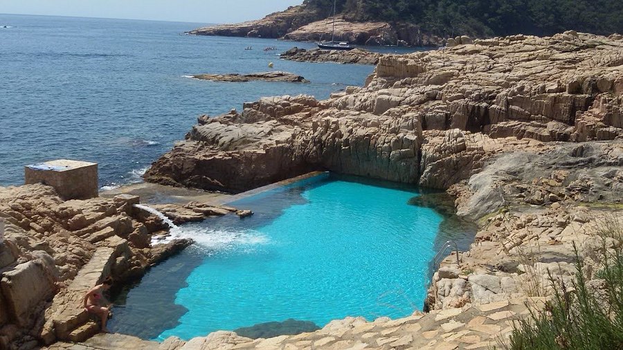 Platja Fonda — Barcelona, Catalonia, Spain