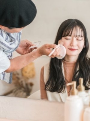 憧れのデパコス！百貨店で働く美容部員求人の求人の写真
