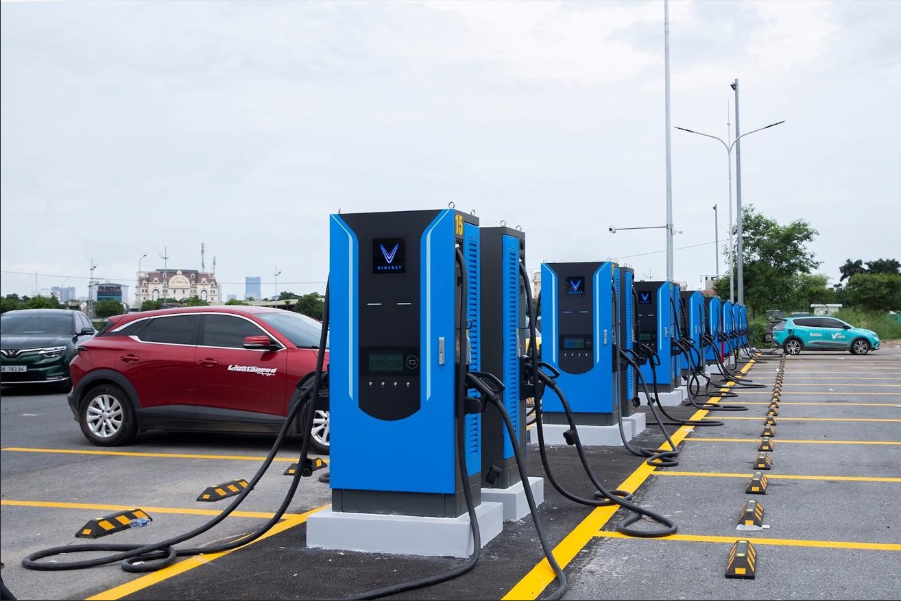Nhà đầu tư tiết lộ lý do chọn V-Green, chi 100 tỷ đồng làm trạm sạc