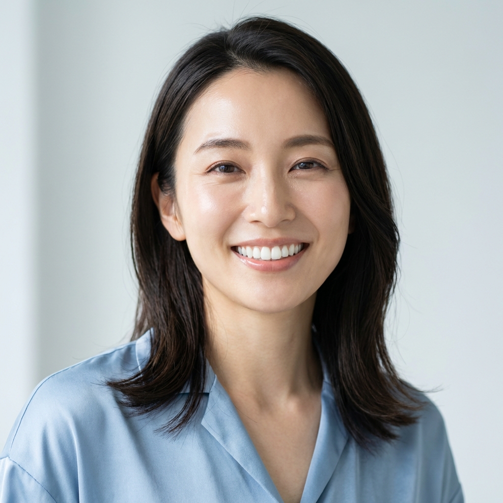 自信に満ちた笑顔を見せる日本人女性のポートレート